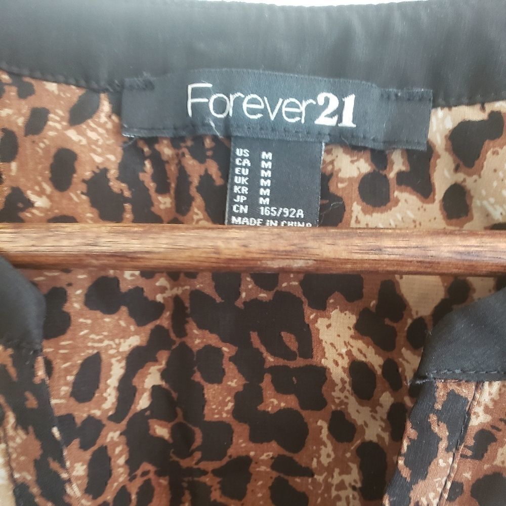‎FOREVER 21 Leopard Print Button Down Top - Picture 4 of 6